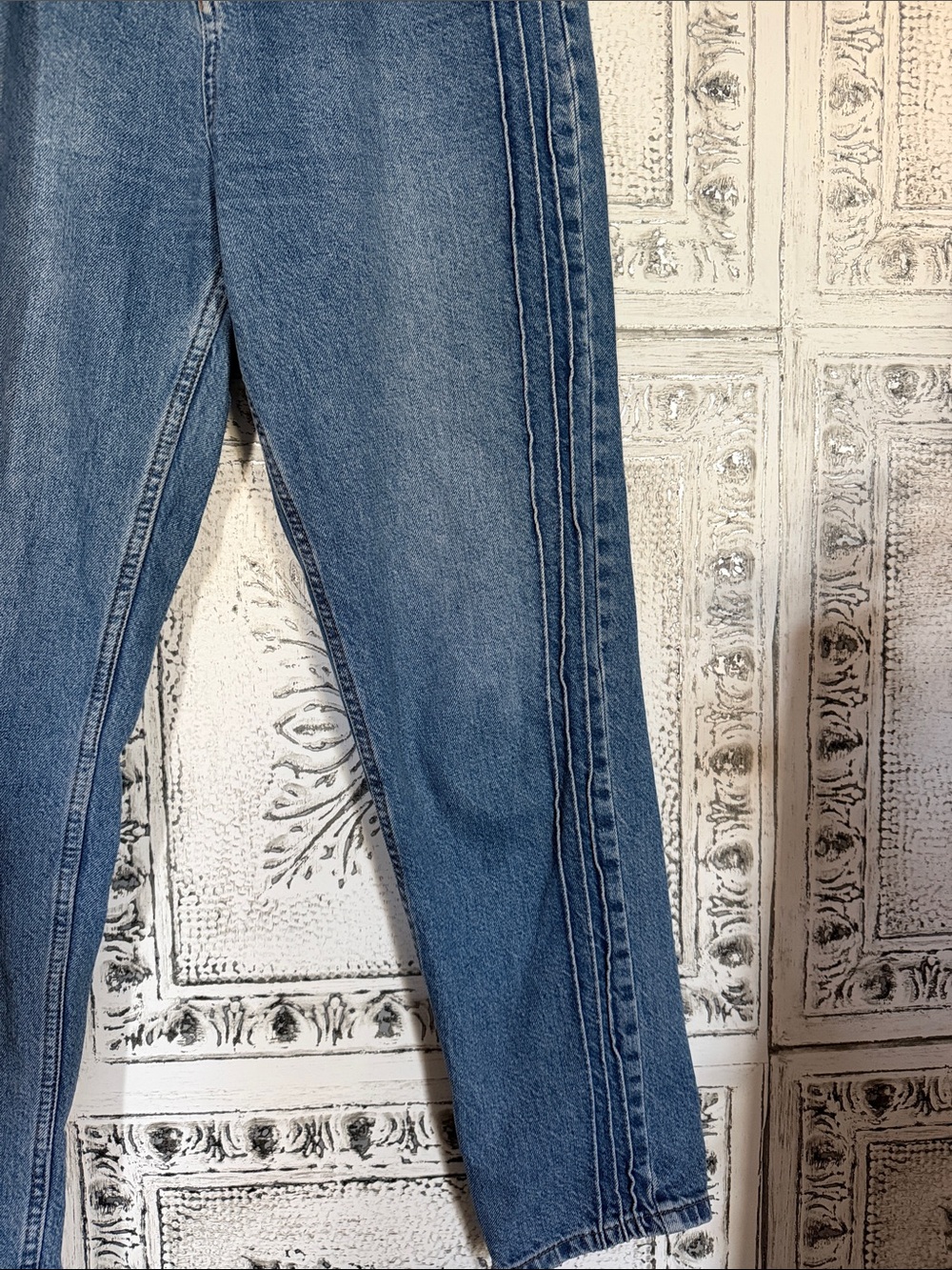 BDG Mom High Rise Jeans - Picture 4 of 7